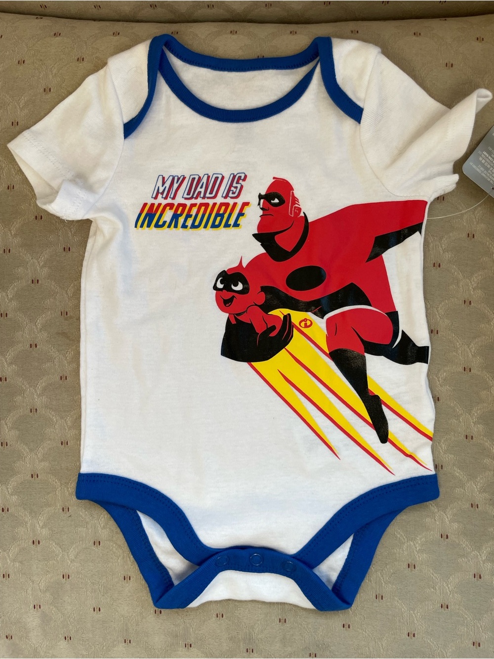 Disney Baby “My Dad is Incredible “ onesie bodysuit 6-9 months